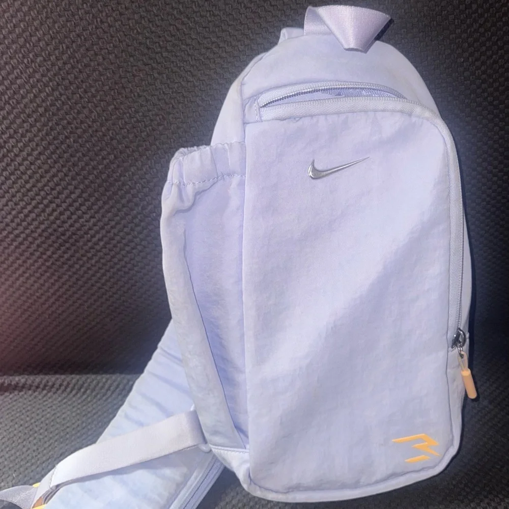 Nike Men’s Light Lavender Sling Bag
